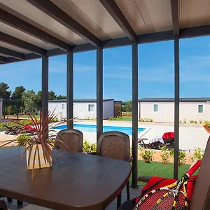 4* Vakantiepark Adria Mobile Homes In Kastanija